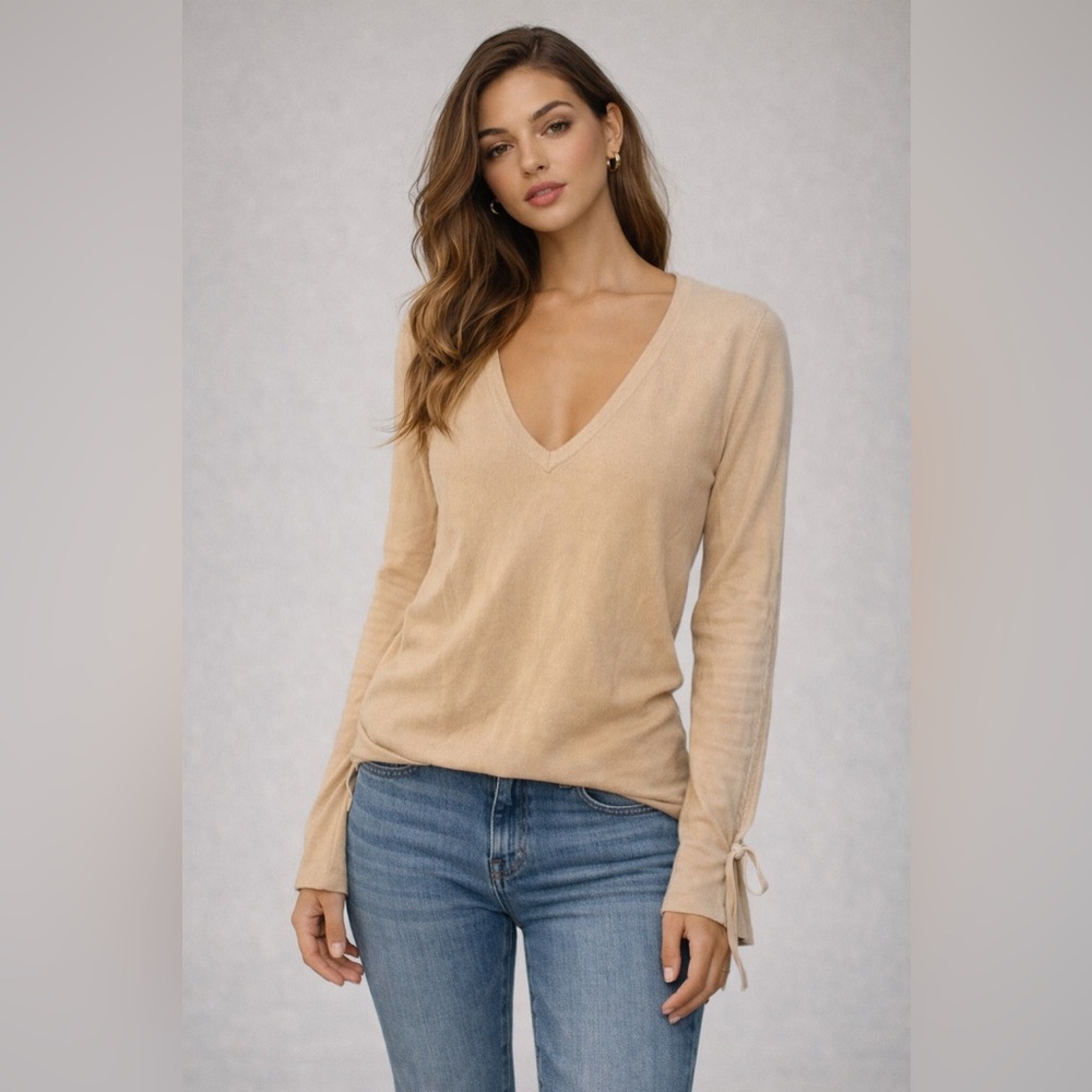 Banana Republic Cream V-Neck Top w/ Braided Sleeve Detail | Size S‎